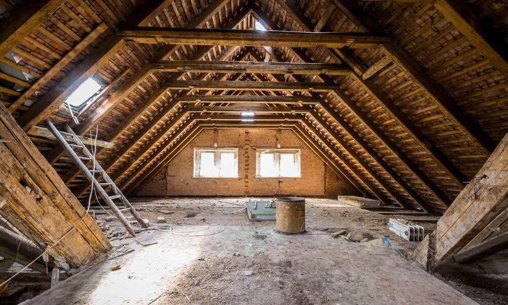Czy adaptacja poddasza wymaga pozwolenia na budowę?