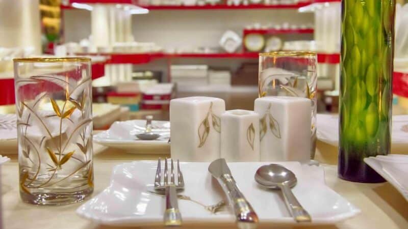 Jakie kolory pasują do małych mieszkań? Inspirujące pomysły na optyczne powiększenie przestrzeni