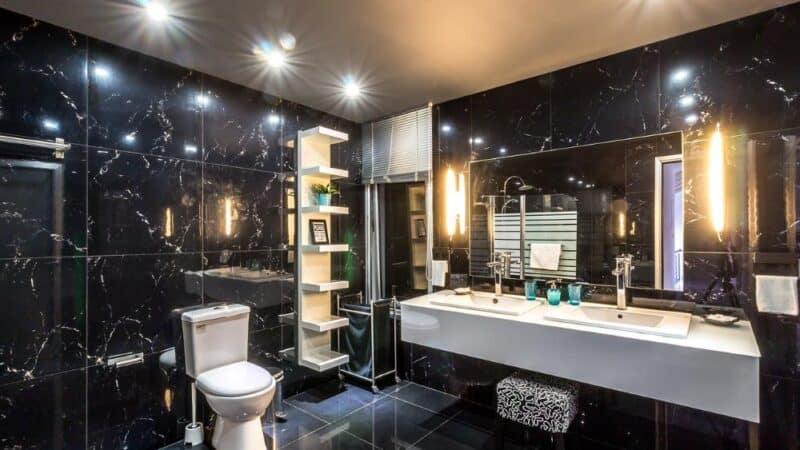 Lustra Łazienkowe z Funkcją Smart – Nowoczesne Rozwiązania