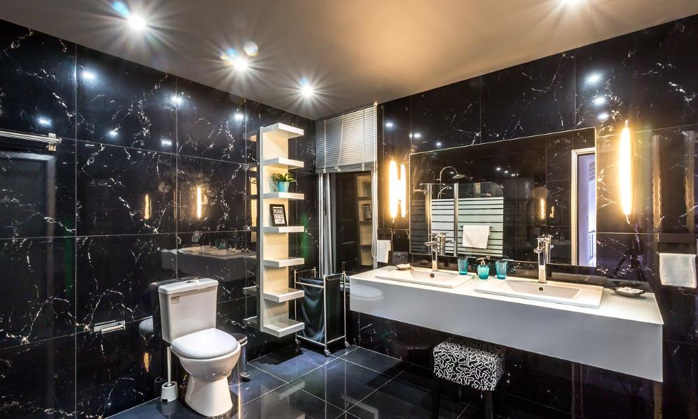 Lustra Łazienkowe z Funkcją Smart – Nowoczesne Rozwiązania