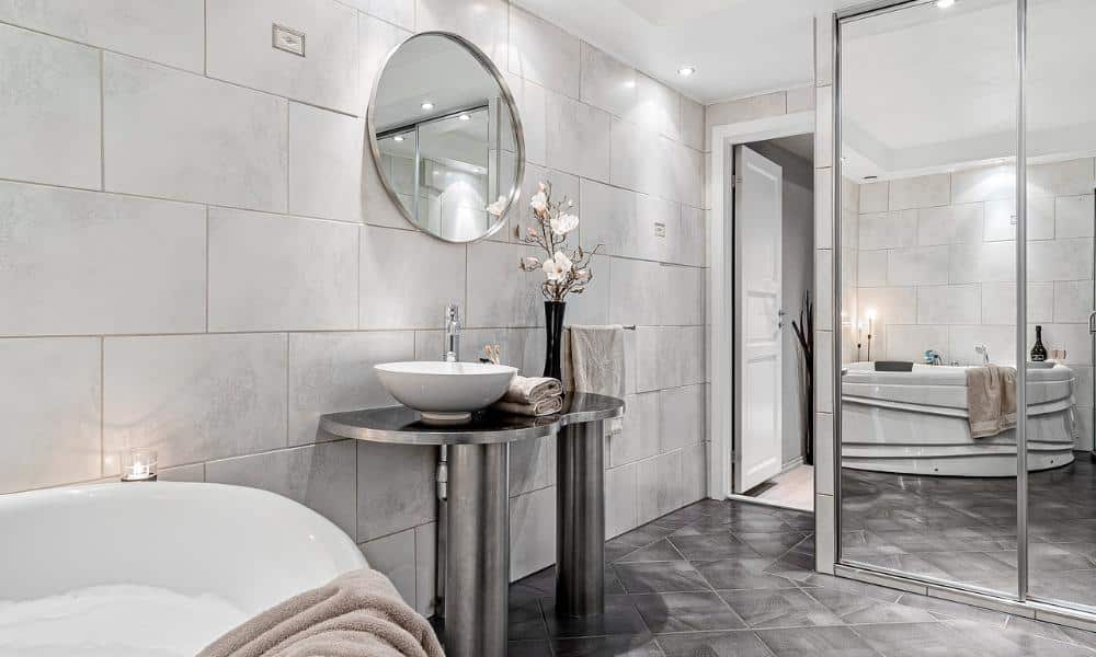 Jak zamontować lustro nad umywalką? Przewodnik krok po kroku