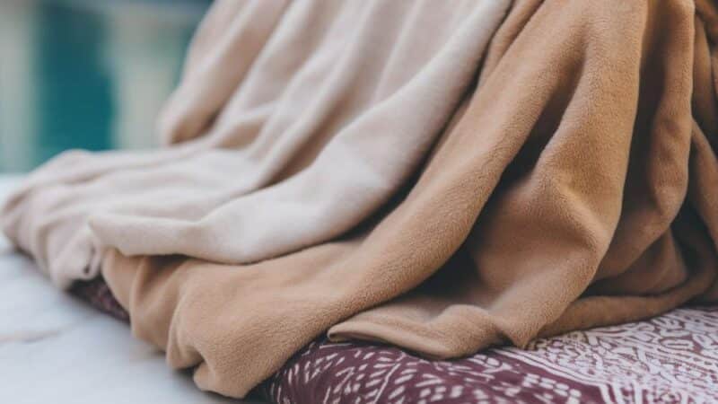 Sekrety lśniącego dywanu: kompletny przewodnik po czyszczeniu i pielęgnacji