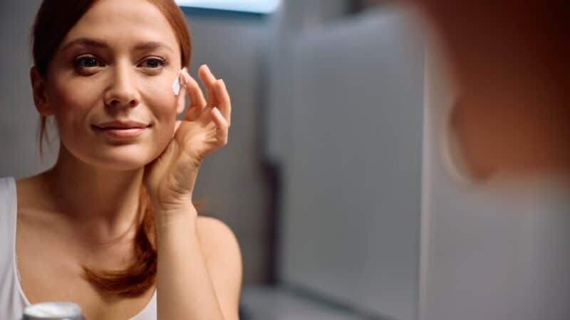 Czysta cera krok po kroku: Jak codzienna rutyna wpływa na kondycję skóry